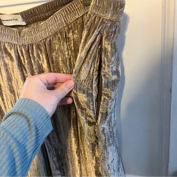 Abercrombie & Fitch women’s Velvet Crinkle Pull-On Pant NWT size large - Picture 3 of 7